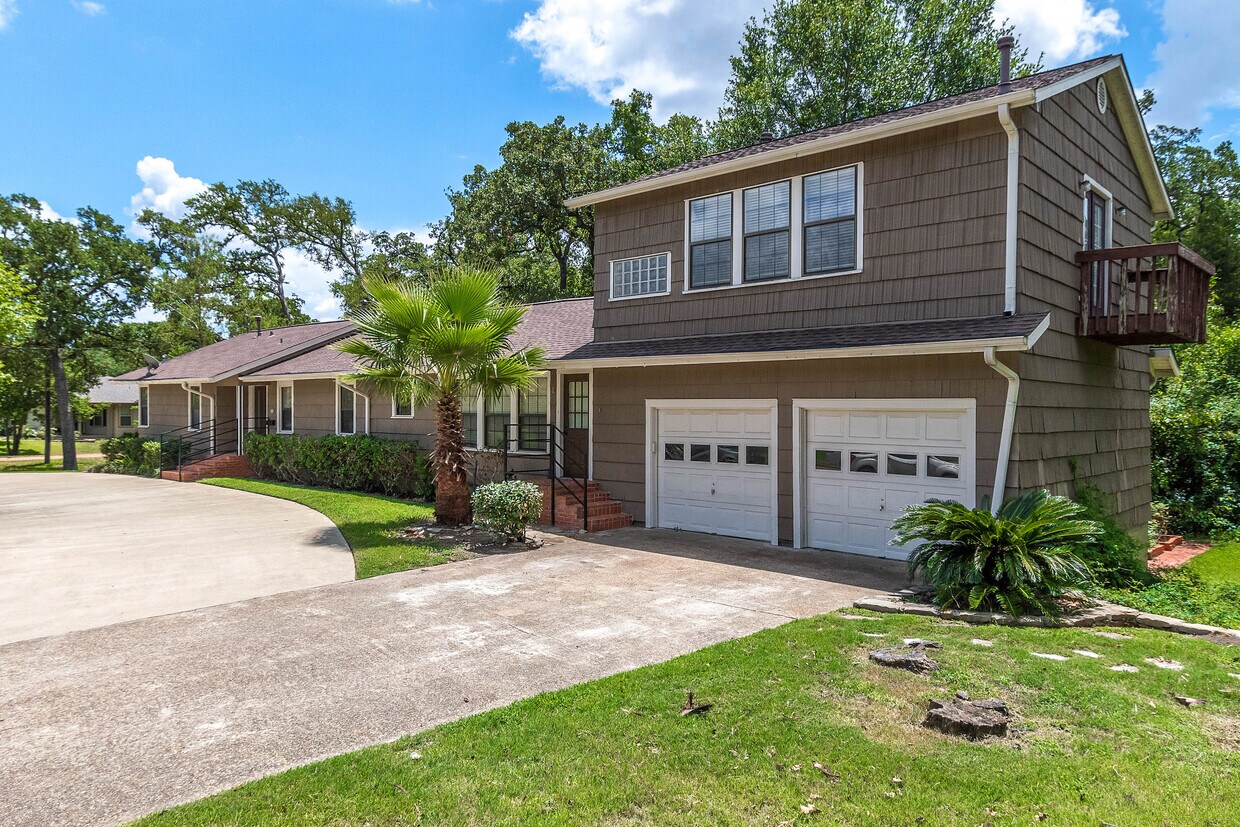 Foto principal - 309 Brookside Dr E