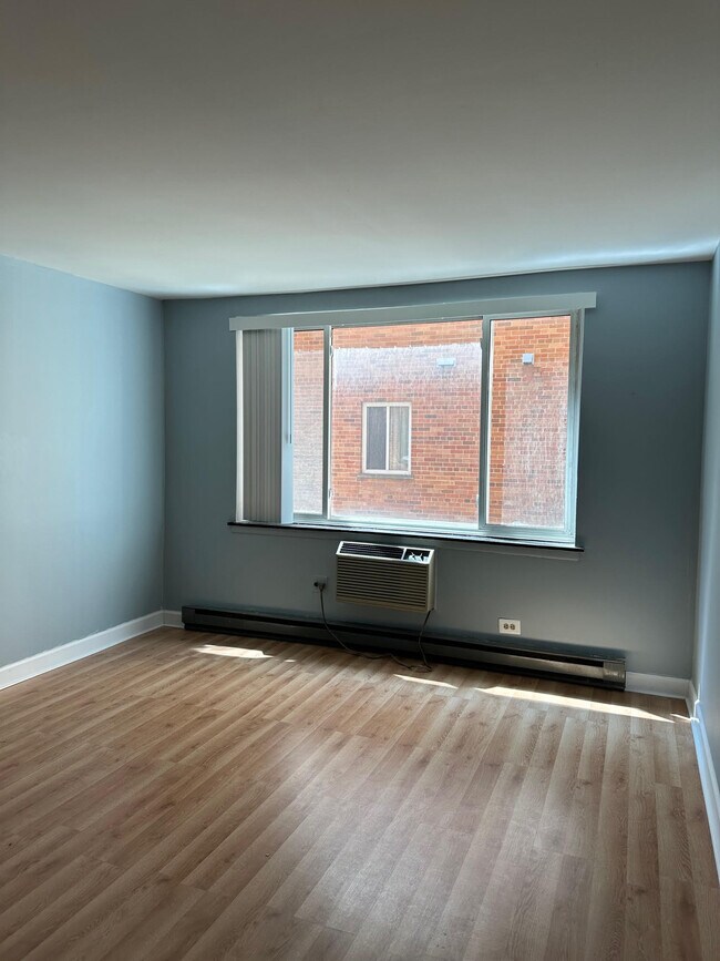 Foto del edificio - 3825 N Pine Grove Ave