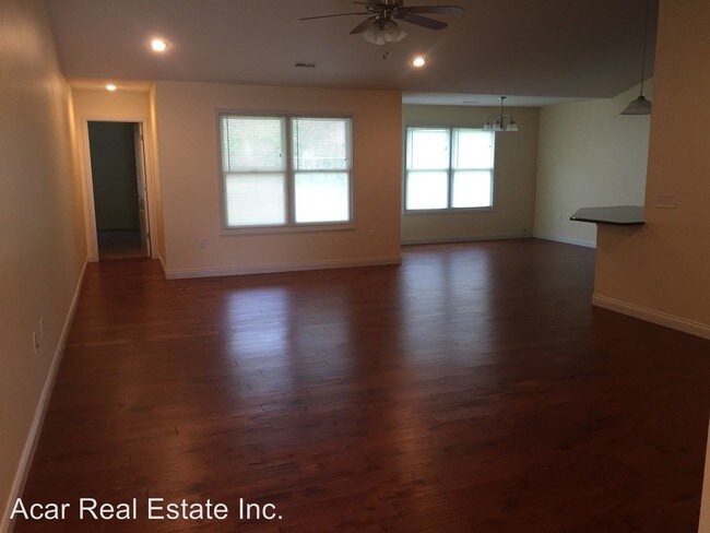 Foto del edificio - 3 br, 2 bath Apartment - 11972 Village Circle