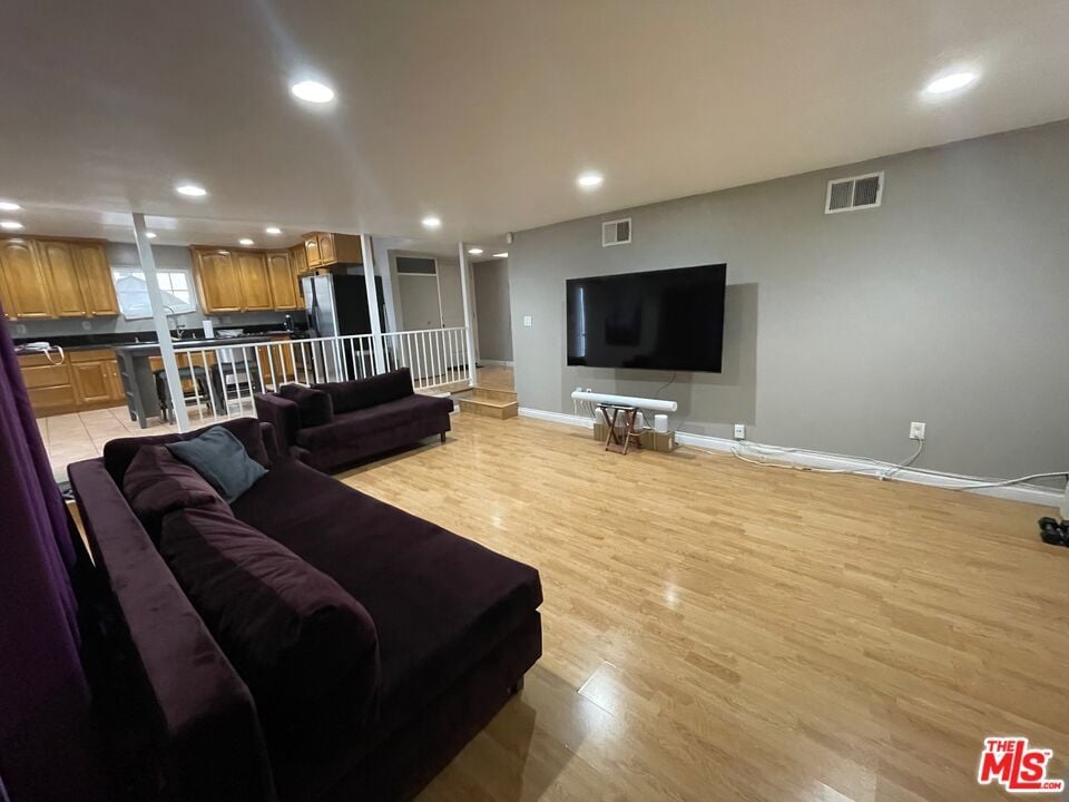 Primary Photo - 710 1/2 Venice Way