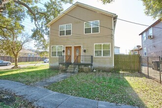 Building Photo - 1874 Mirabeau Ave