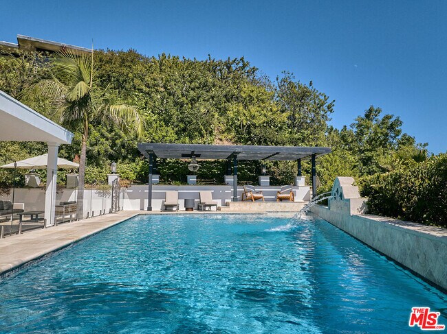 Foto del edificio - 9620 Highridge Dr