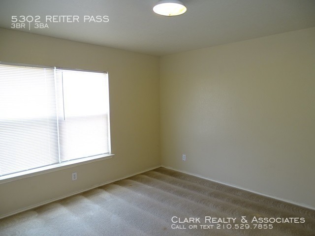 Building Photo - 5302 Reiter Pass, San Antonio, TX. 78244