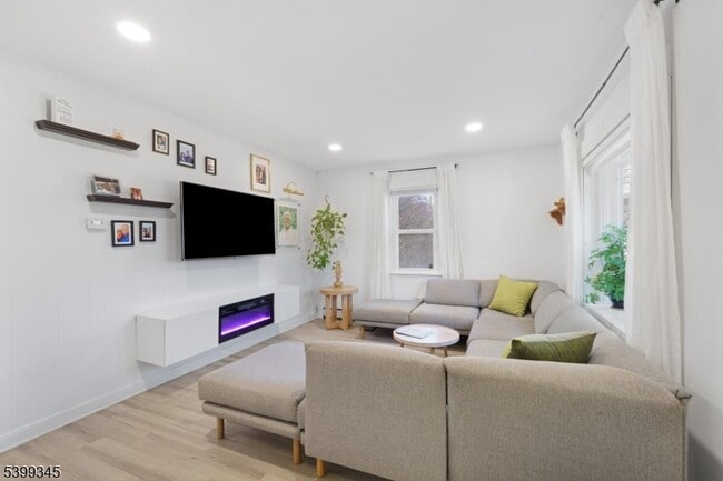 Building Photo - 499 Diamond Spring Rd