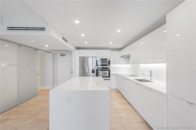 Building Photo - 2301 Collins Ave