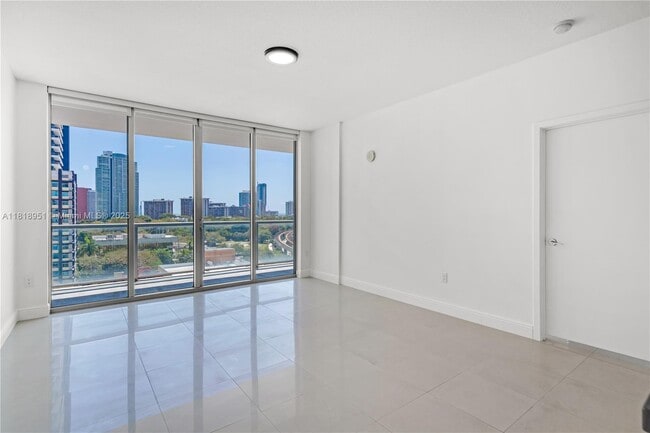 Foto del edificio - 79 SW 12th St