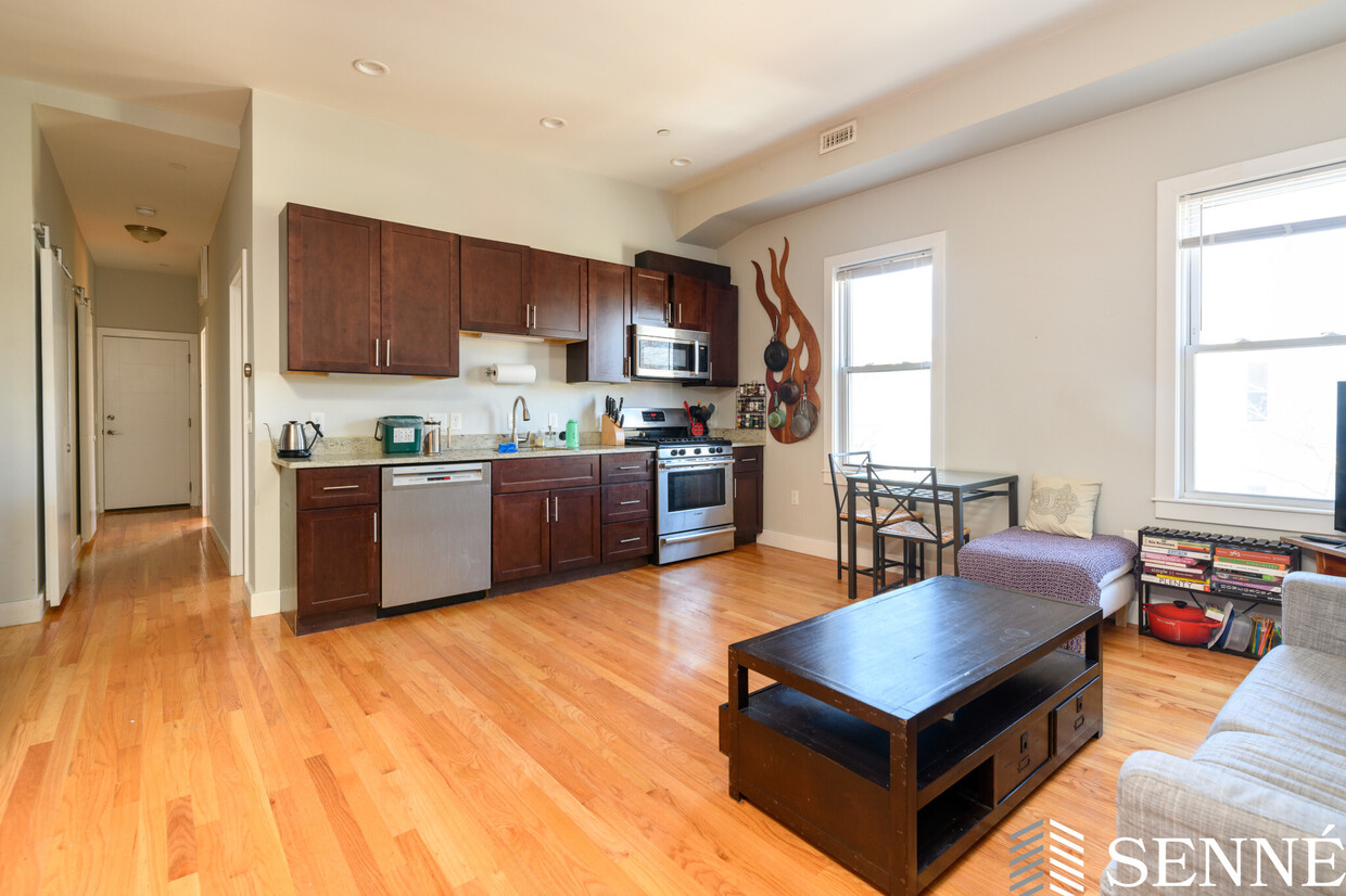 Foto principal - 308 Western Ave