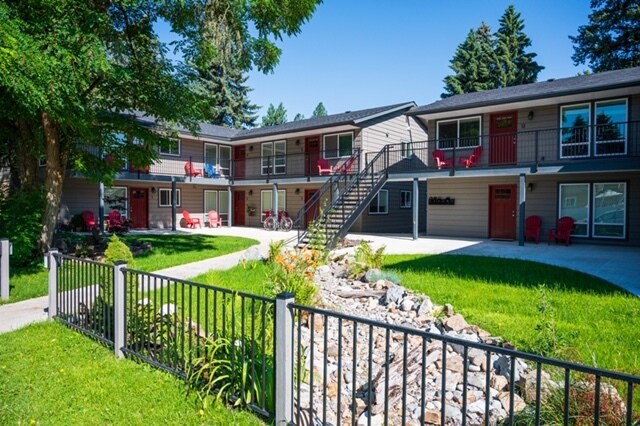 Charming Front garden - 1503 E Mullan Ave