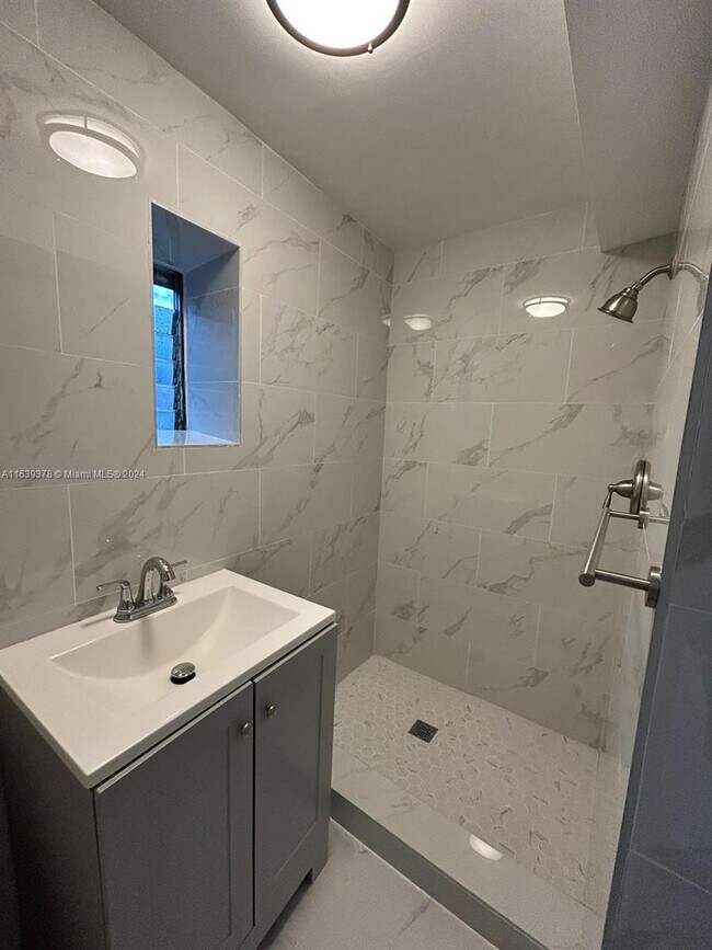 Foto del edificio - 1810 NW 34th St