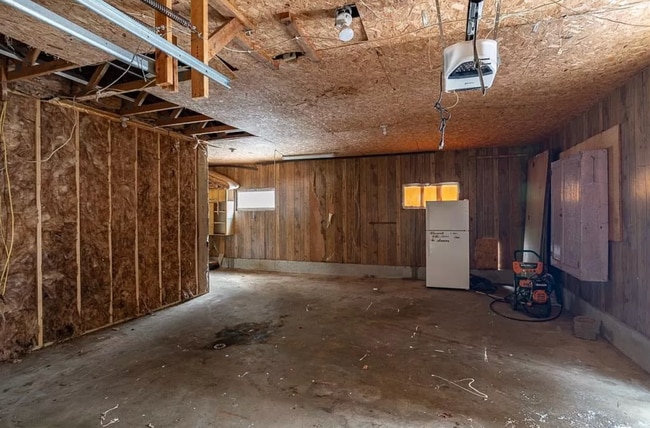 Building Photo - 801 Lake View Dr