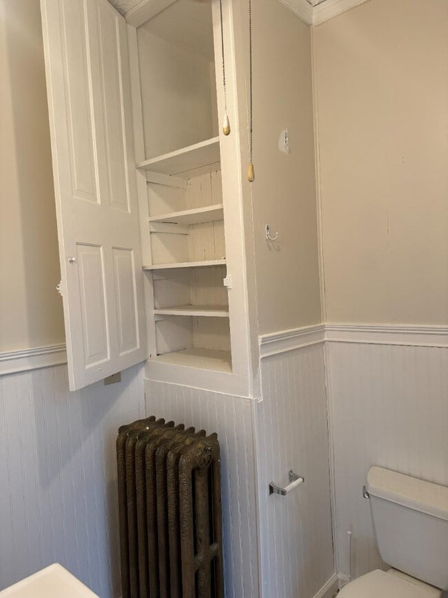 Building Photo - 1322 E Spring St