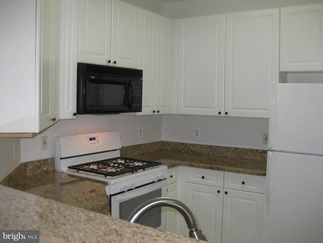 Building Photo - 8183 Carnegie Hall Ct