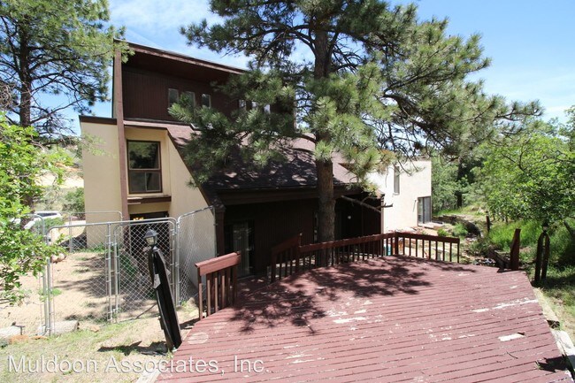 Building Photo - 1425 Oak Hills Dr