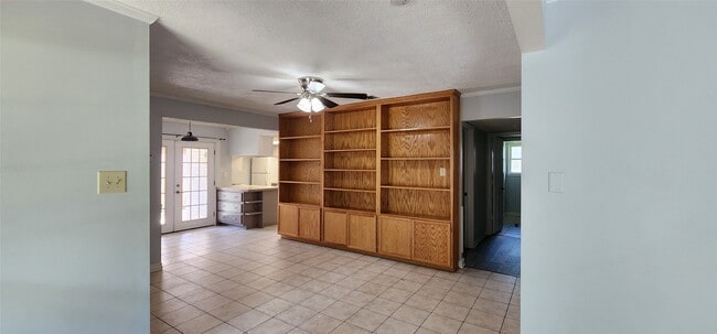 Building Photo - 2527 Meandering Trail