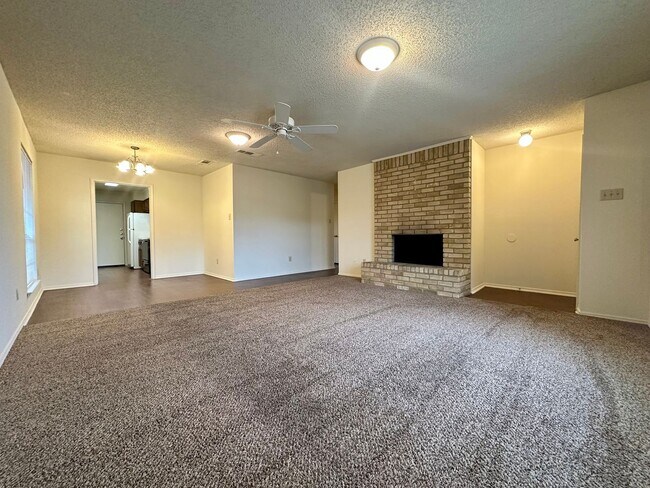 Foto del edificio - 1404 Chapel Ridge Rd