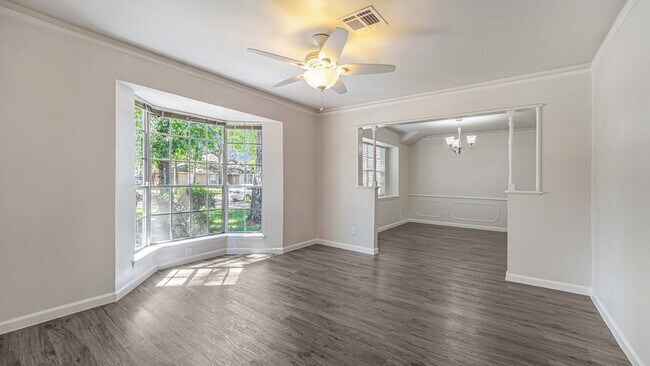 Foto del edificio - 1003 Pear Tree Ln