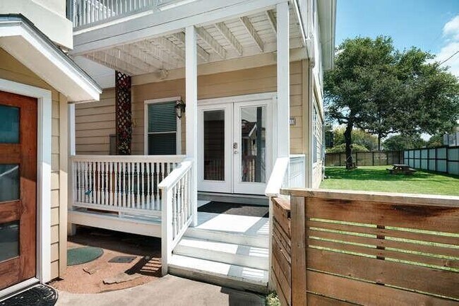 Building Photo - 901 W Mary St