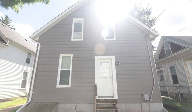 Foto del edificio - Nice 2 Bedroom 1 Bath House with Garage in...