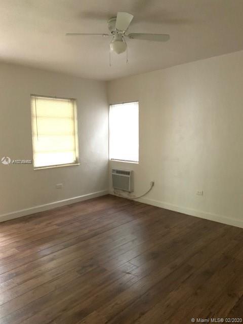 Foto del edificio - 7885 Crespi Blvd