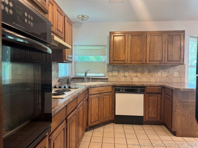 Building Photo - 451 W 113th St