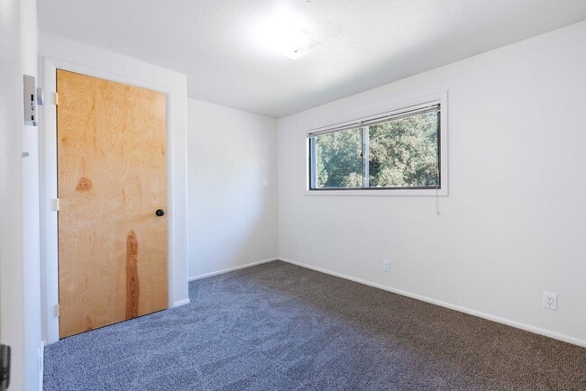 Building Photo - 3 Bed 2 Bath Home in Rexburg