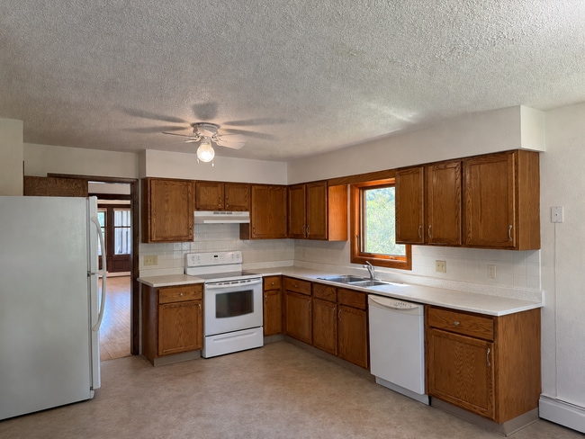 Building Photo - 5- Bedroom House for Rent in Chaseburg