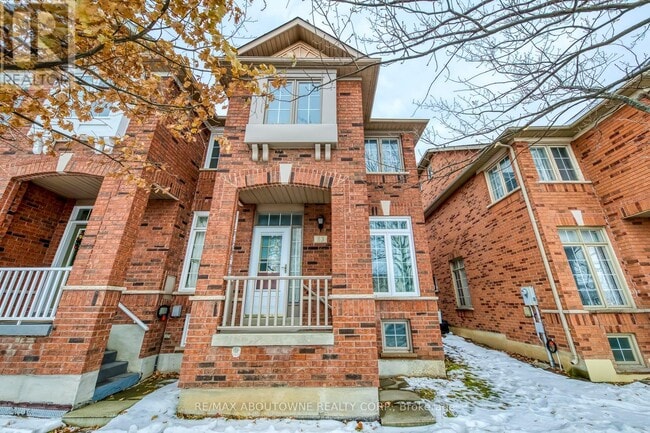 Photo du bâtiment - 83 Bur Oak Ave