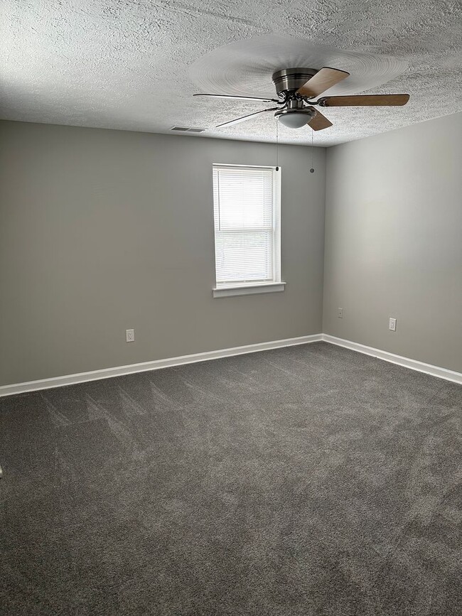 Foto del edificio - Adorable 2 bedroom, 1 1/2 bath duplex with...
