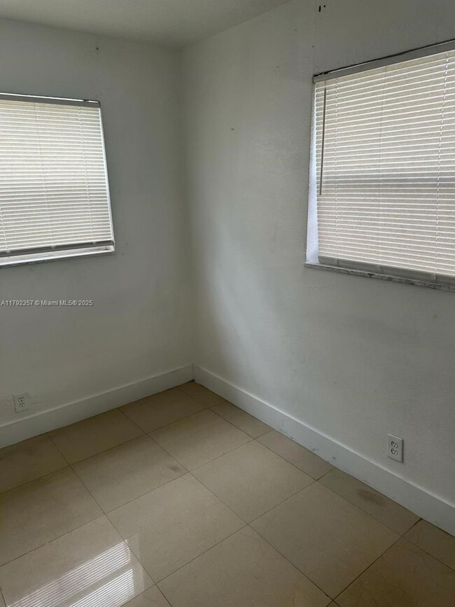 Foto del edificio - 2841 NW 13th Ct