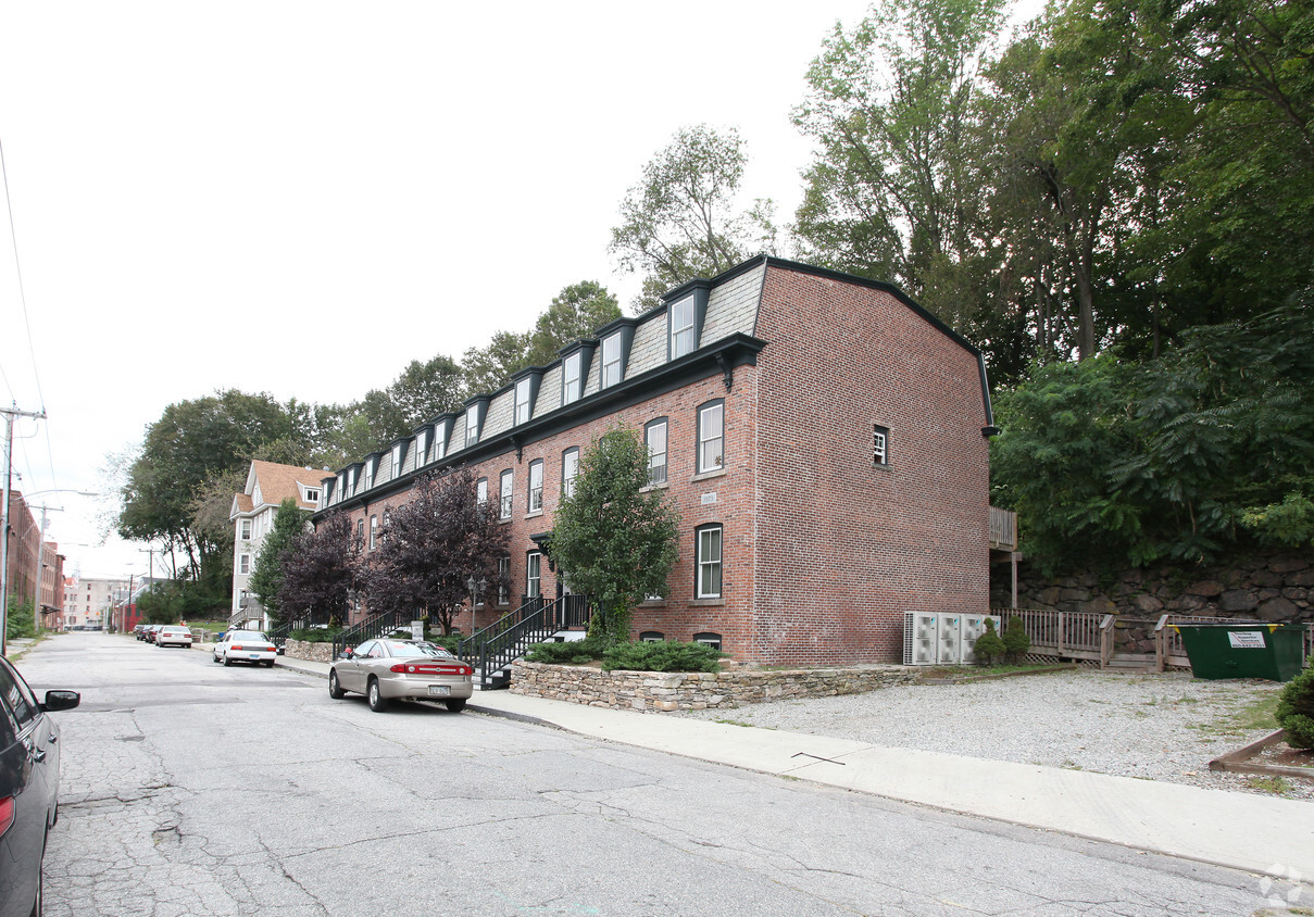 Building Photo - 88-98 Chestnut St