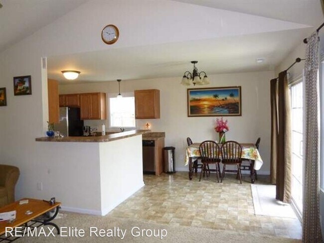 Building Photo - 3 br, 2 bath House - 1003 W T Whitehead Dr