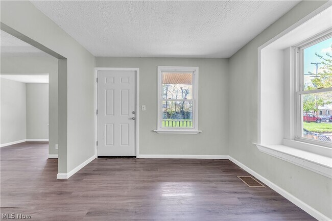 Foto del edificio - 5918 Gilbert Ct