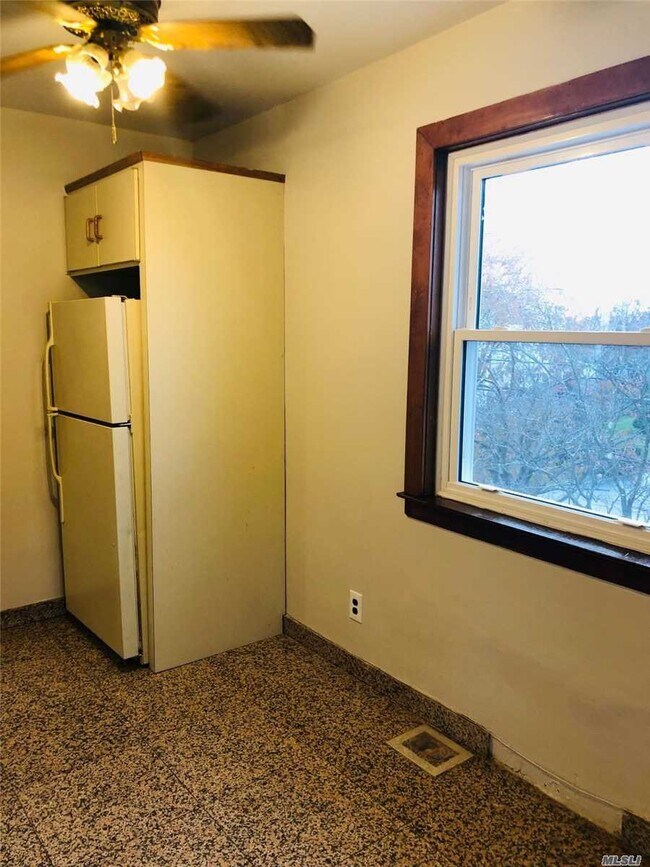 Foto del edificio - 37 Nassau Ave