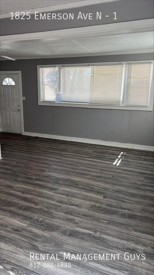 Foto del edificio - Ready to Rent 3 Bedroom Duplex! Fenced in ...