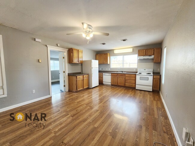 Building Photo - 5014 Eilers Ave