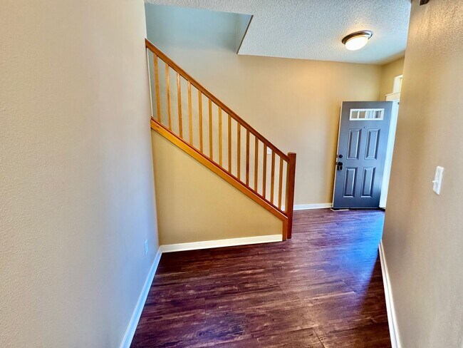 Building Photo - COMING SOON - EZ access to 205 within minu...