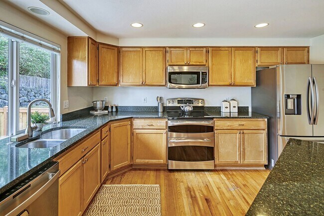 Foto del edificio - 4bd/2.5ba Renton Home