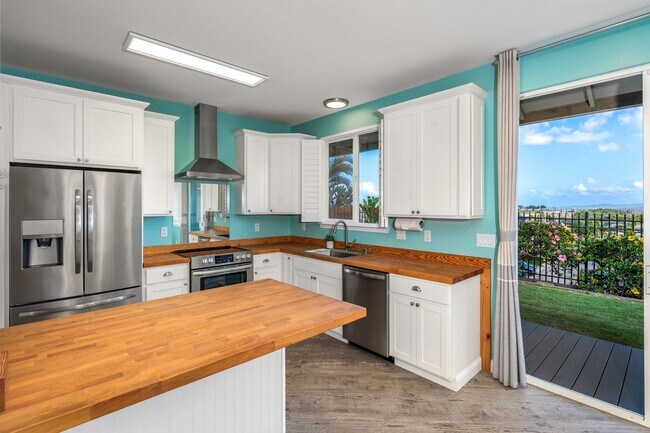 Foto del edificio - Beautiful 3 bed/2 Bath Home in Wailuku w/ Ocean View and a 2 Car Garage!