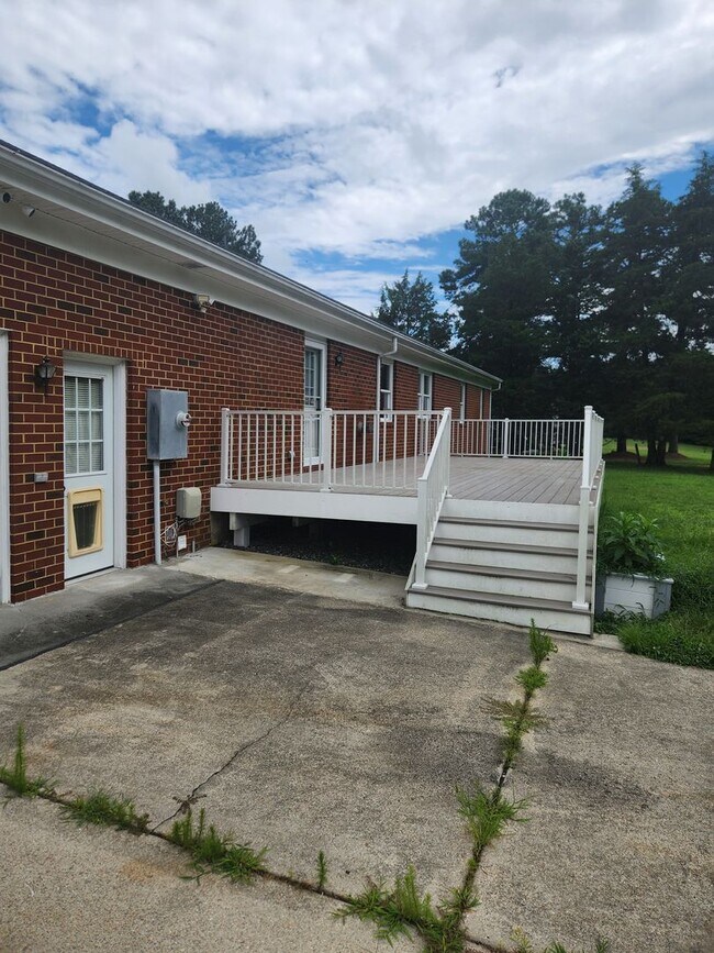 Building Photo - Chesterfield-Winterpock Area- Custom 3 Bed...