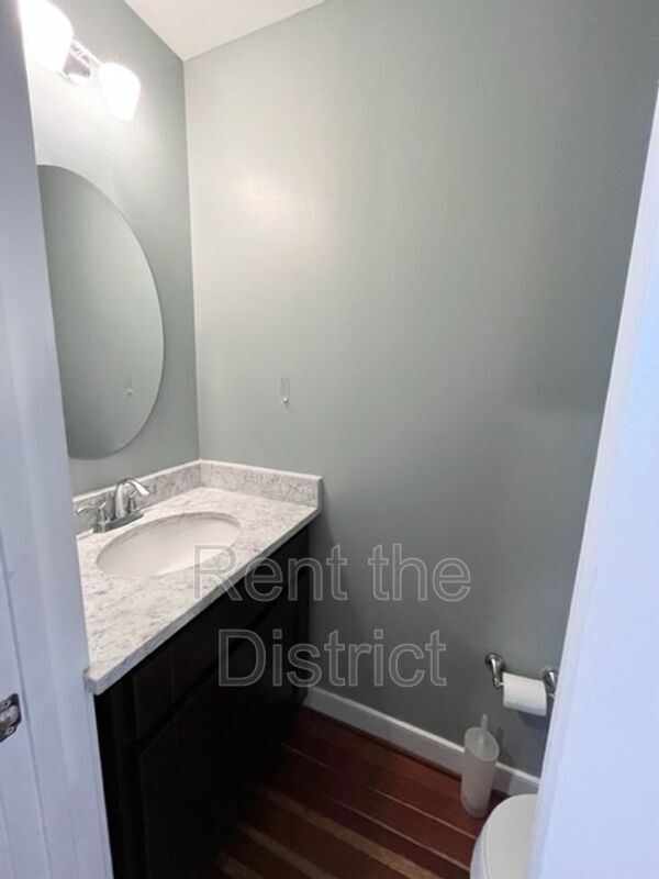 Foto del edificio - 421 Newton Pl NW