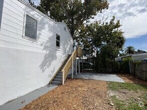 Building Photo - 615 Dora St