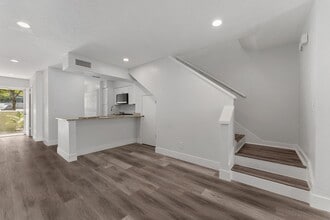 Building Photo - 4411 SW 34th St