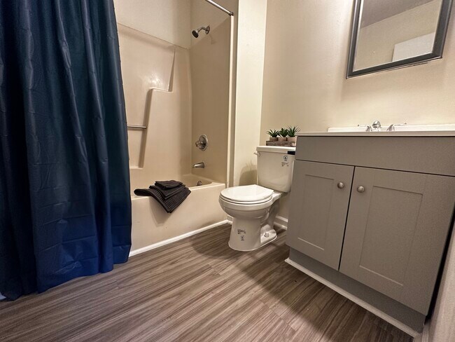 Foto del edificio - 112 Robbins Ave