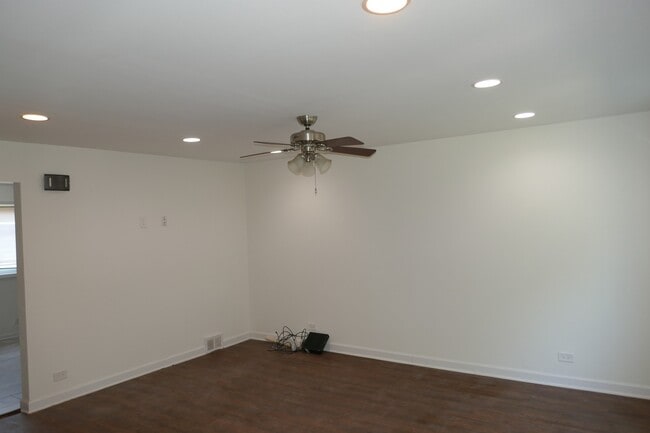 Building Photo - 5 E Judith Ann Dr