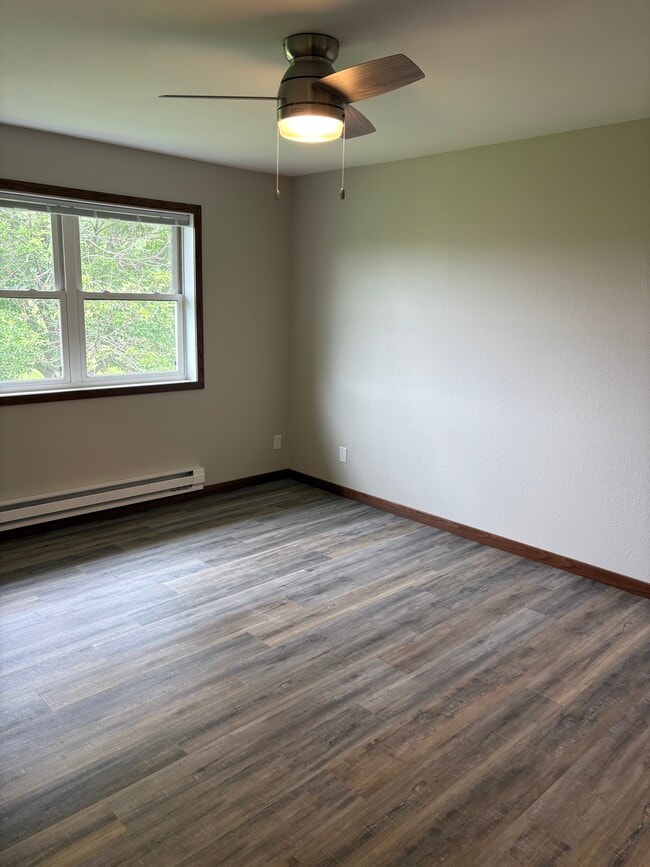 Bedroom - 815 Meadowview Ln