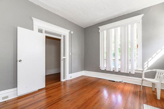 Foto del edificio - 348 Woodland Ave