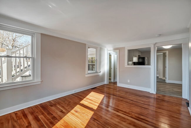 Building Photo - 368 Boston St