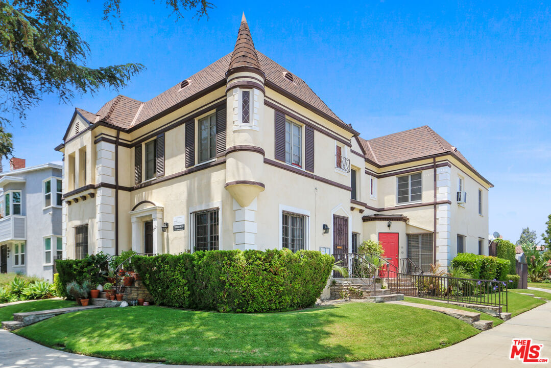 Foto principal - 3301 Stocker St W