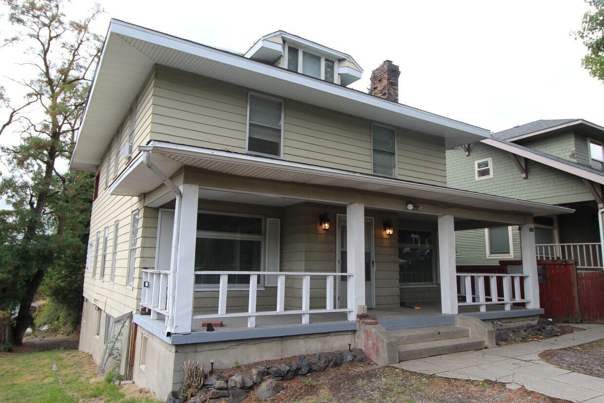 1212 S Oak St Unit 1, Spokane, WA 99204 Room for Rent in Spokane, WA