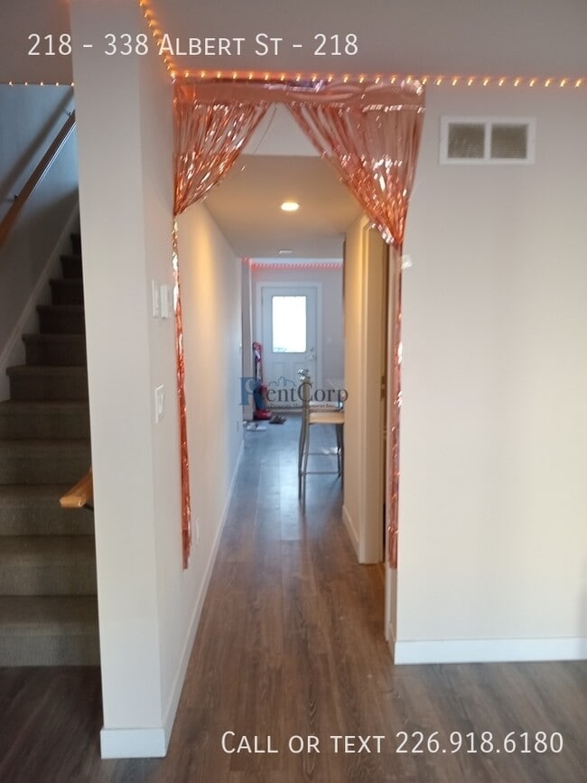 Building Photo - 338-338 Albert St